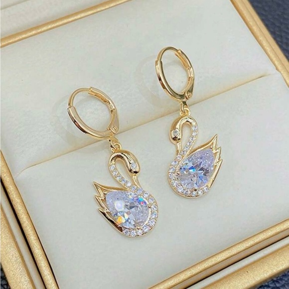 Elegant Gold Swan Earrings - Picture 3 of 4